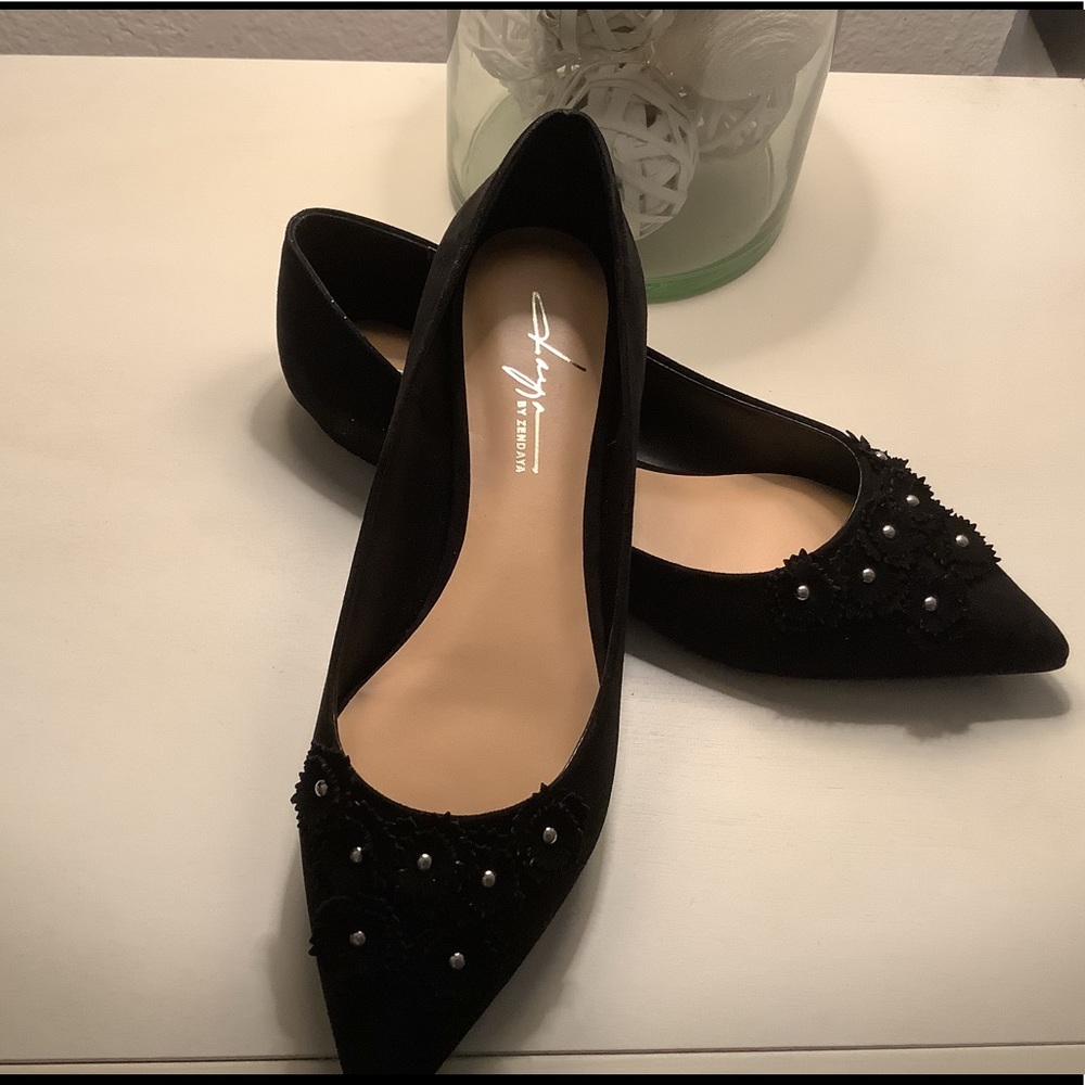 NWT!  Black pointed toe flats.  Size 7.5.  Brand is Daya by Zendaya.